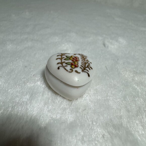 MiniatureVintage Heart-Shaped Ceramic Trinket Box With Gold Red Floral Design - Picture 2 of 8